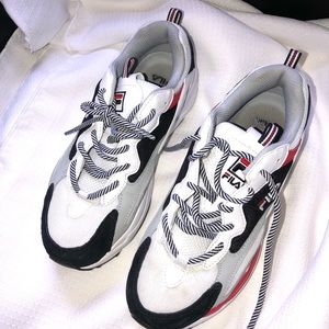 Fila Sneakers 7men/8.5 women